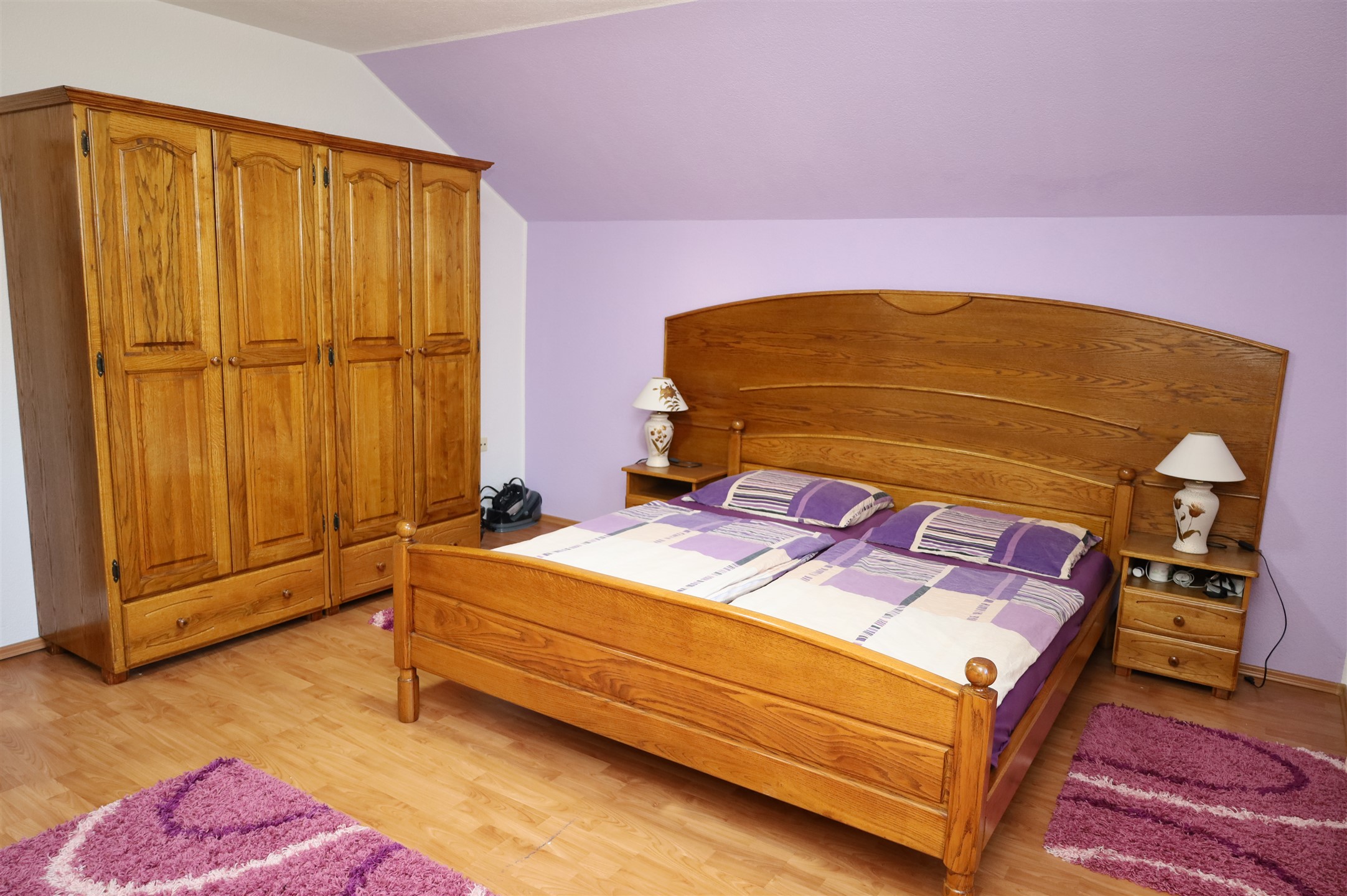 Spavaća soba sa ormanom