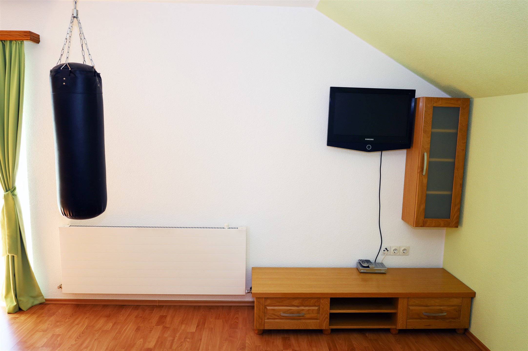 Soba posjeduje i mini sprave za vježbanje