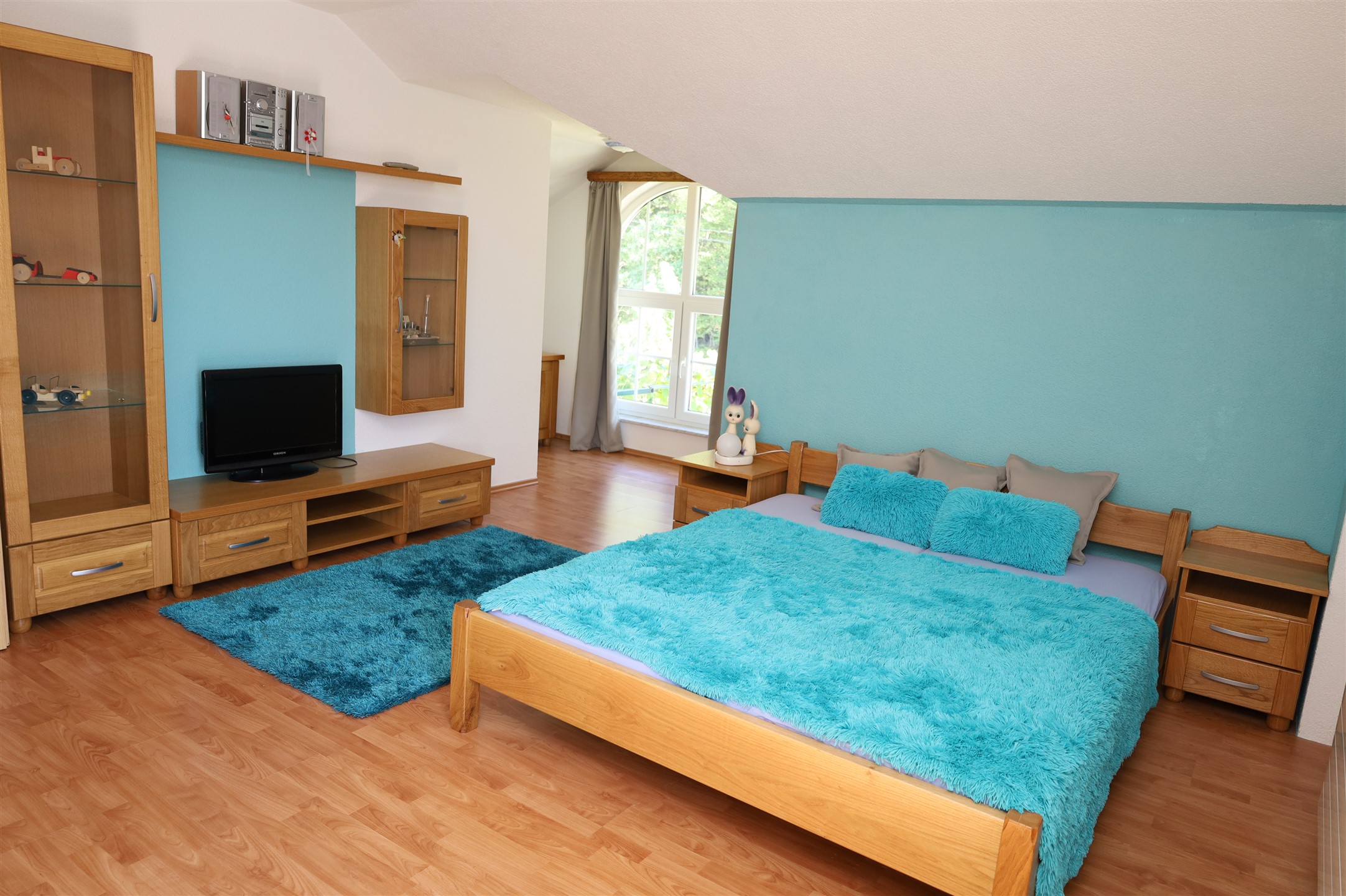 Još jedna spavaća soba na spratu