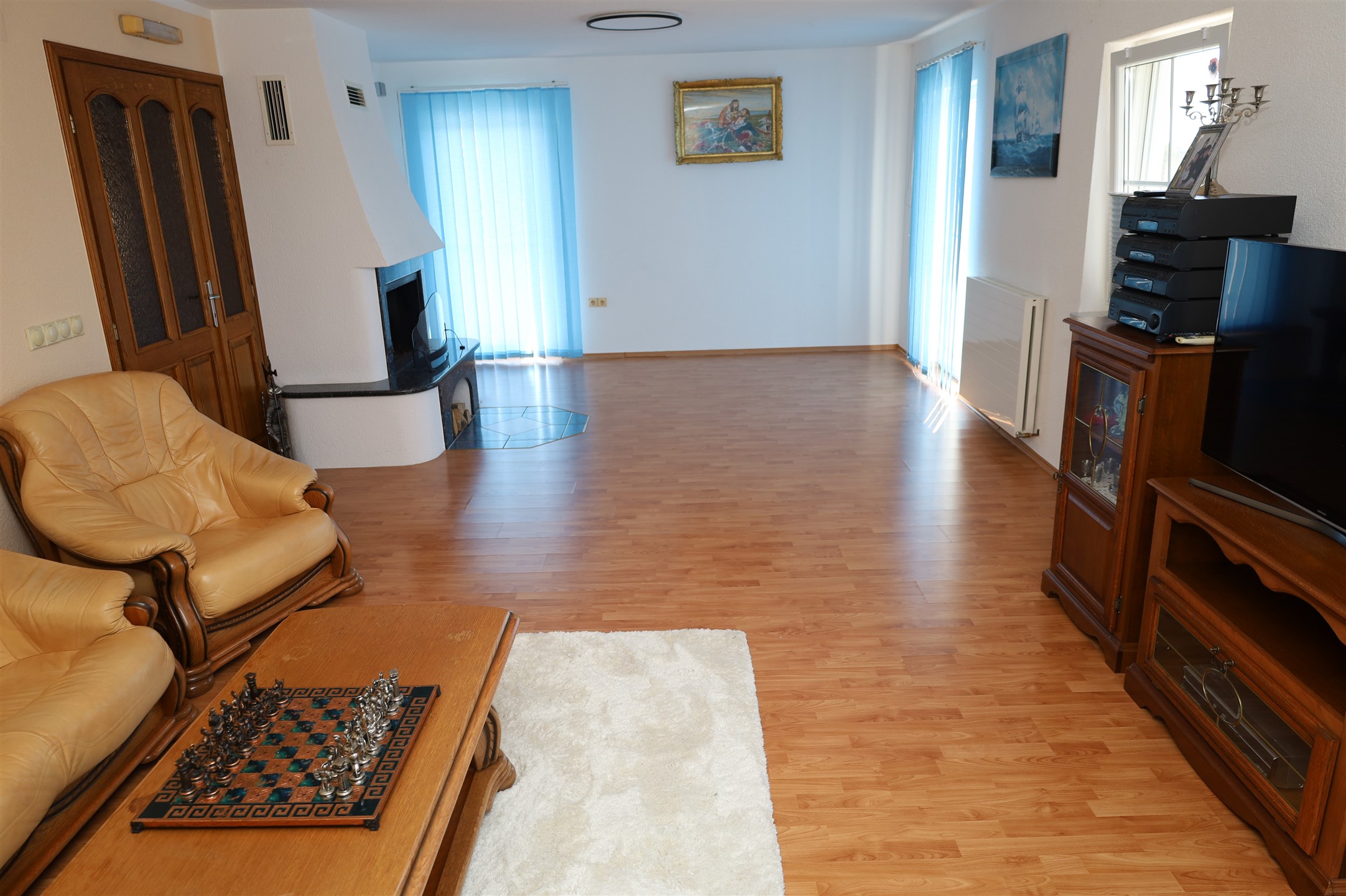 Kuća je ograđena da bi sačuvala svoju privatnost